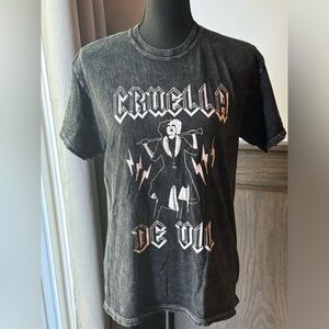 Cruella T-Shirt size medium